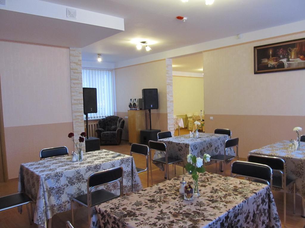 Viesu Maja Ezerkalns Hotel Krāslava Exterior photo